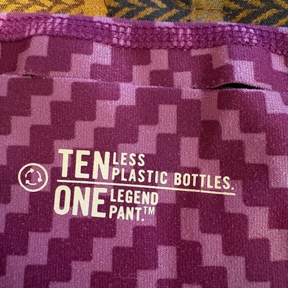 NIKE One Legend 2.0 Women's Zig-Zag Print Violet Eco-Friendly Capri Leggings S - Picture 6 of 11